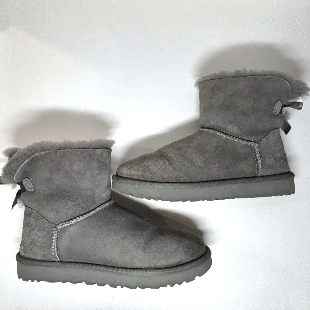 UGG Mini Bailey‎ Bow II Boots Women Size 7 Grey Good Suede Ankle 1016501